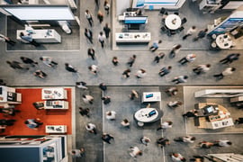 Los metros cuadrados más caros del marketing: por qué nadie cuenta los visitantes del stand
