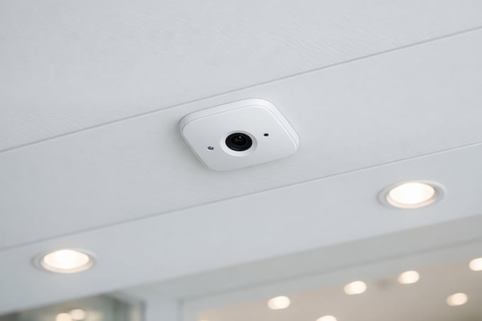 Ein Sensor statt drei: Frequenzmessung, Demografie und Passanten-Engagement in einem Gerät 