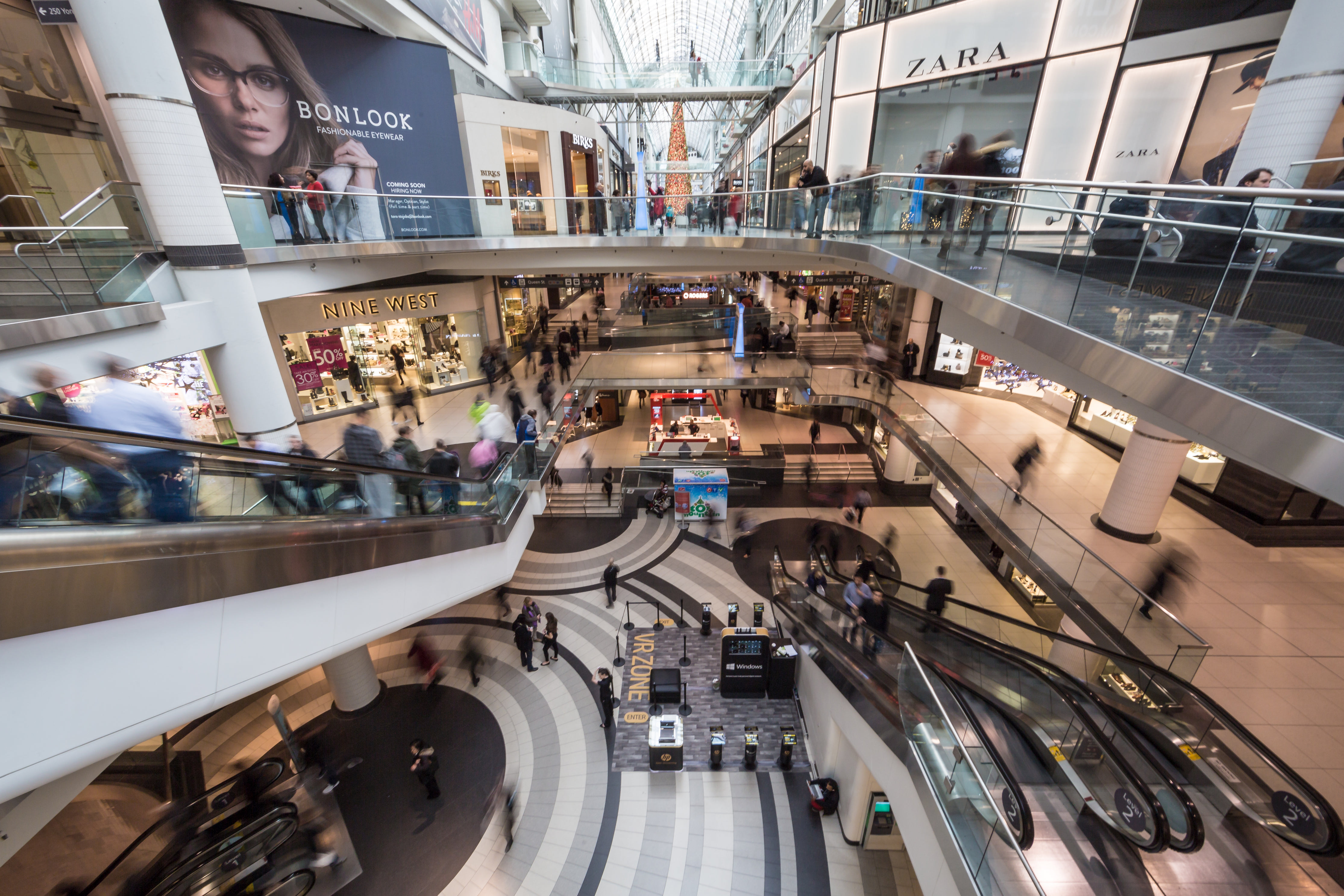 Revolutionizing Shopping Mall Experiences: How Footfall Counting and Retail Analytics Drive Success
